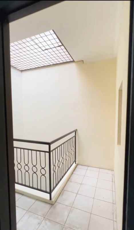 ruko 2 lantai siap pakai mulyosari surabaya nego