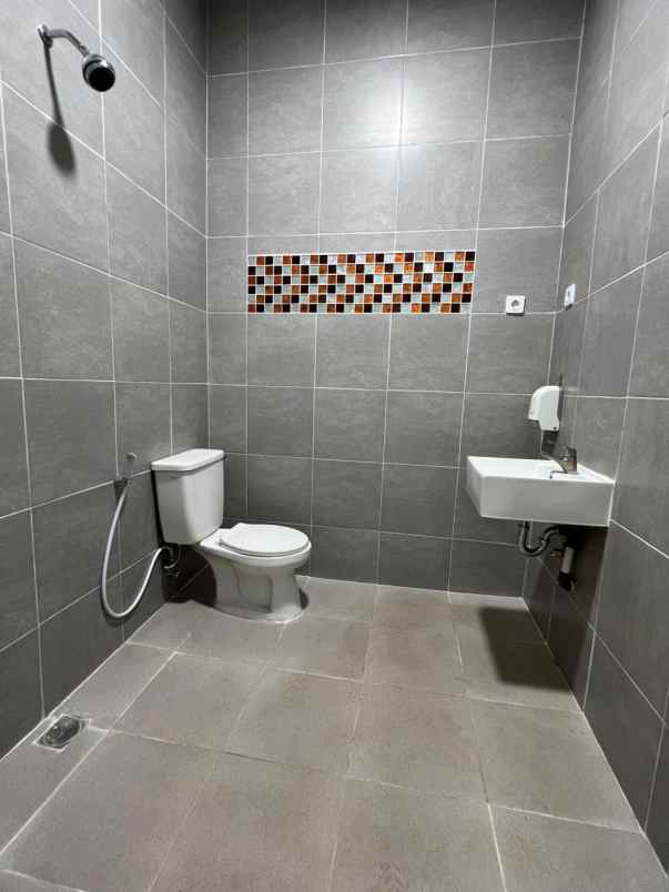 ruko di mall mangga dua jakut 4 lantai ada lift