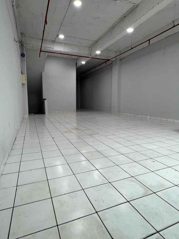 ruko di mall mangga dua jakut 4 lantai ada lift