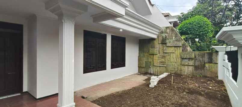 rumah 1 5 lantai jalan indragiri malang kota