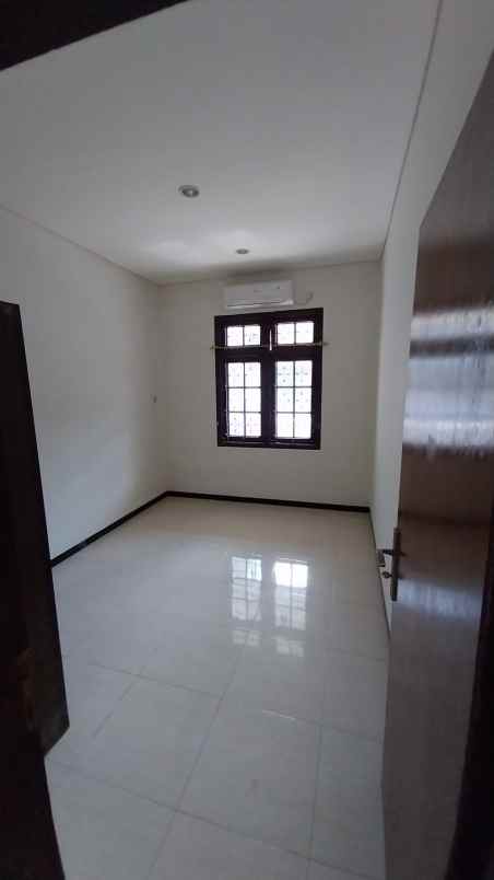 rumah 1 lantai lebar 9 siap huni darmo satelit