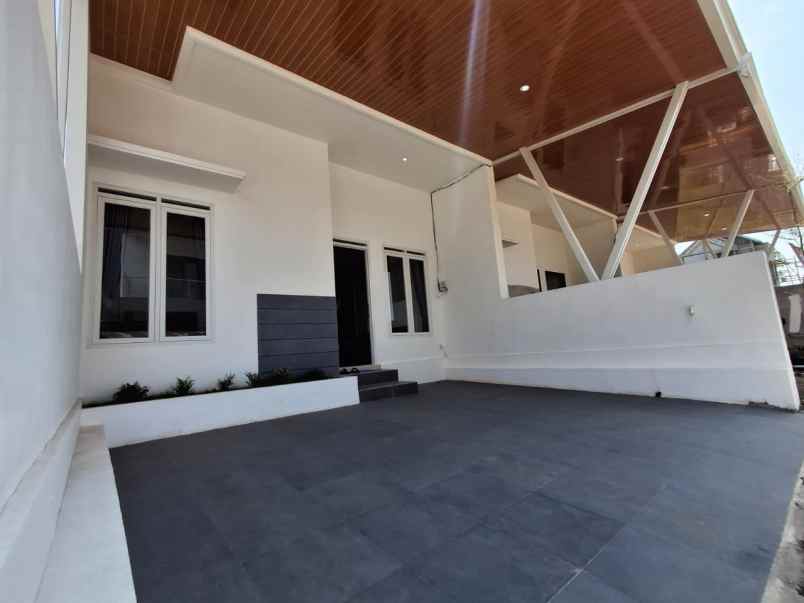rumah 2 lantai 600 jutaan lokasi dekat binus araya