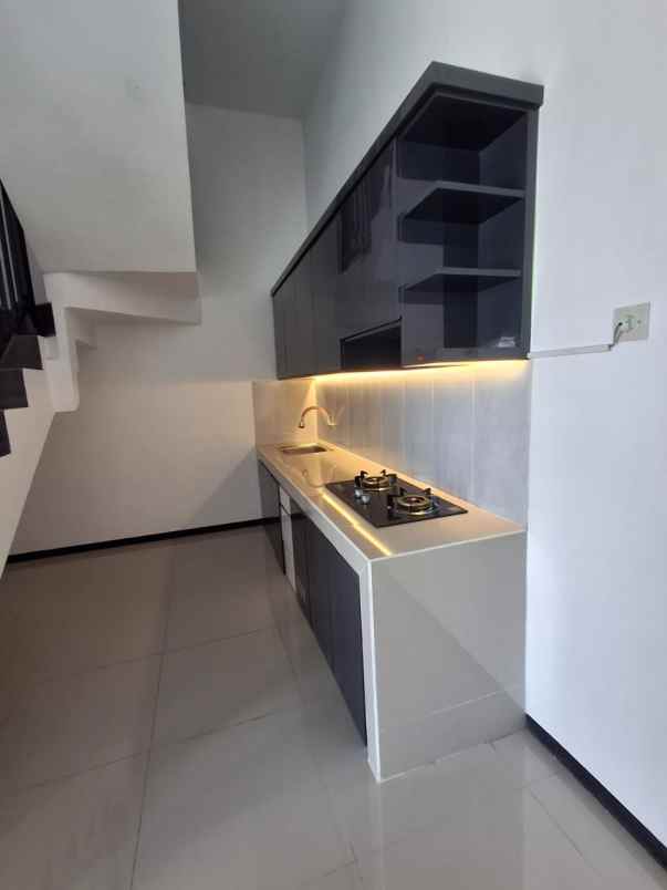 rumah 2 lantai 600 jutaan lokasi dekat binus araya
