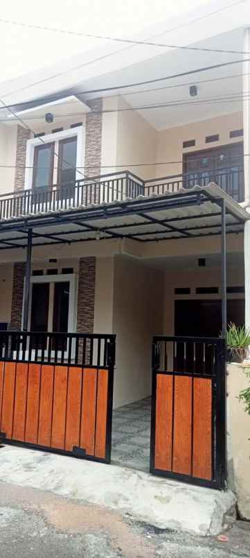 rumah 2 lantai cantik dan modern