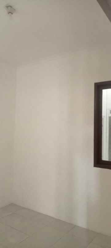 rumah 2 lantai cantik dan modern