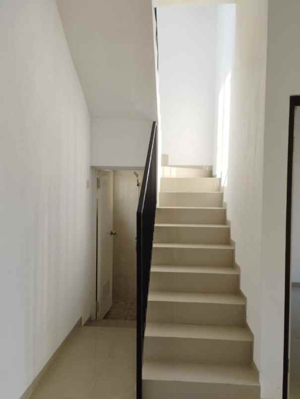 rumah 2 lantai dekat kampus umm 3 kota malang