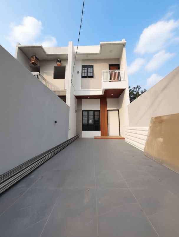 rumah 2 lantai modern minimalis di cipayung jaktim