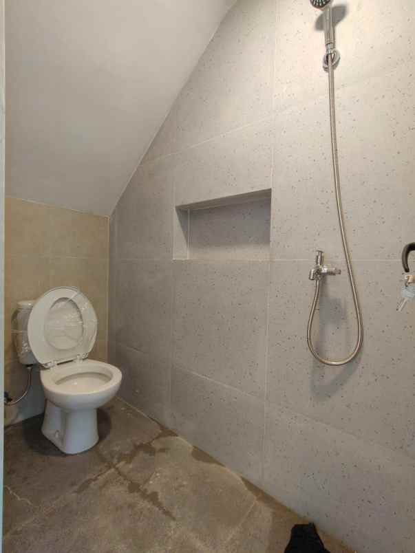 rumah 2 lantai modern minimalis di cipayung jaktim