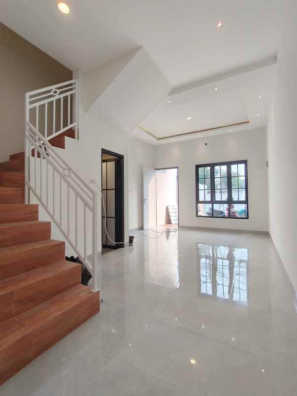 rumah 2 lantai modern minimalis di cipayung jaktim