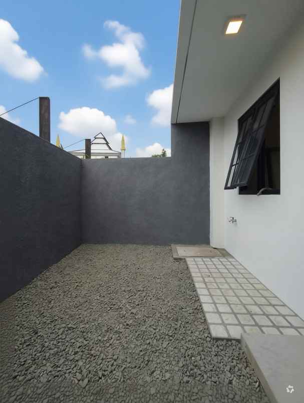 rumah 2 lantai modern minimalis di cipayung jaktim