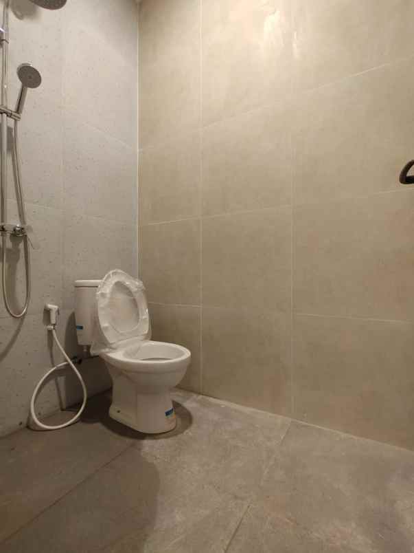rumah 2 lantai modern minimalis di cipayung jaktim