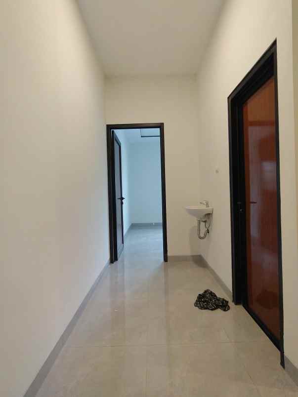 rumah 2 lantai modern minimalis di cipayung jaktim