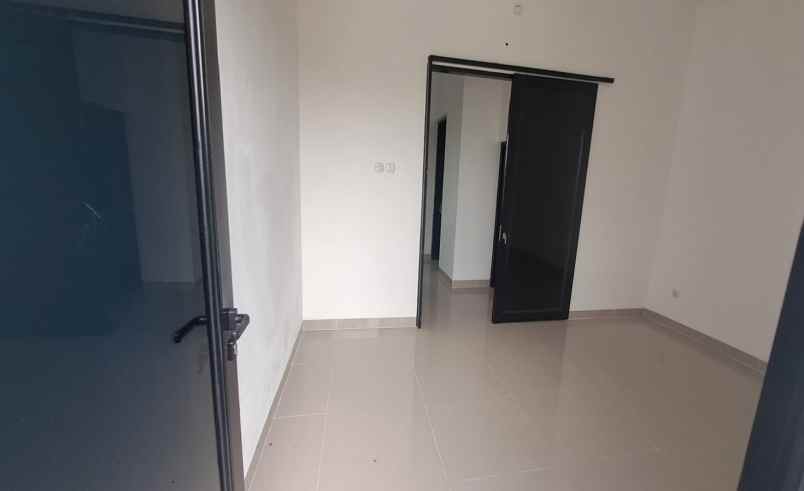 rumah 2 lantai siap huni dijual