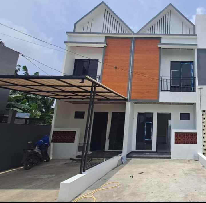 rumah 2 lantai siap huni dijual