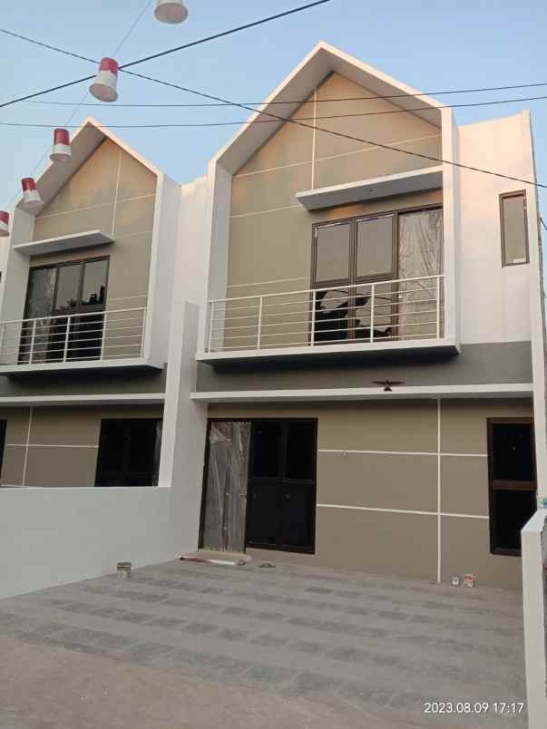 rumah 2 lantai siap huni lokasi strategis