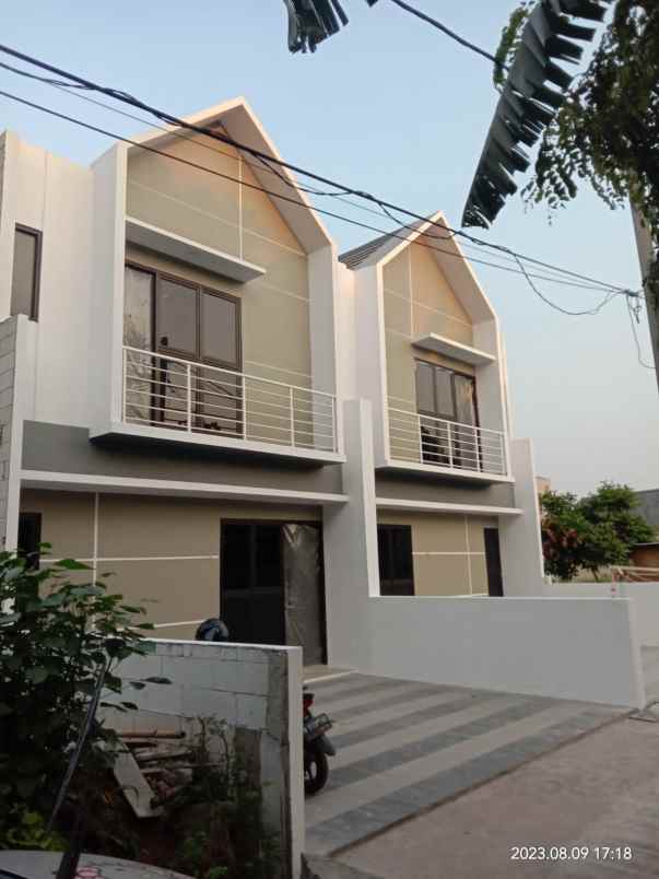 rumah 2 lantai siap huni lokasi strategis
