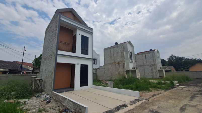 rumah 2 lantai siap huni untuk keluarga muda