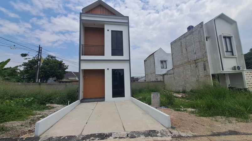 rumah 2 lantai siap huni untuk keluarga muda