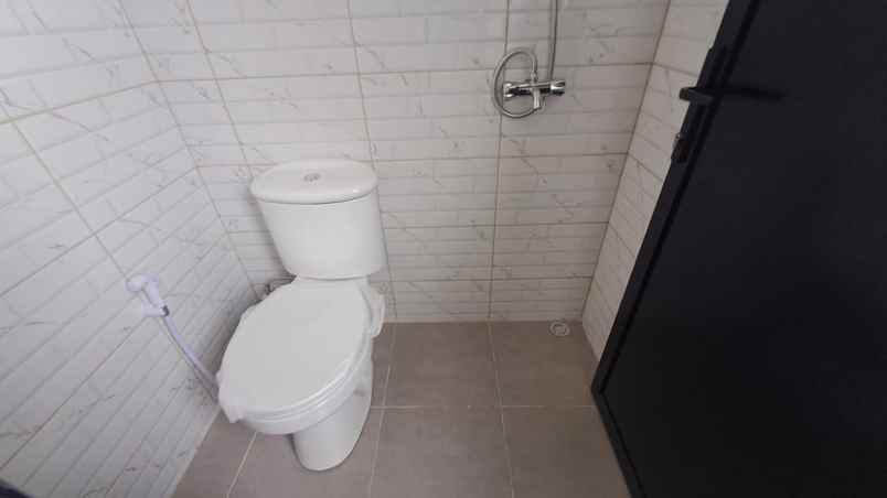 rumah 2 lantai siap huni untuk keluarga muda