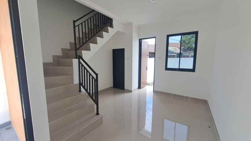 rumah 2 lantai siap huni untuk keluarga muda