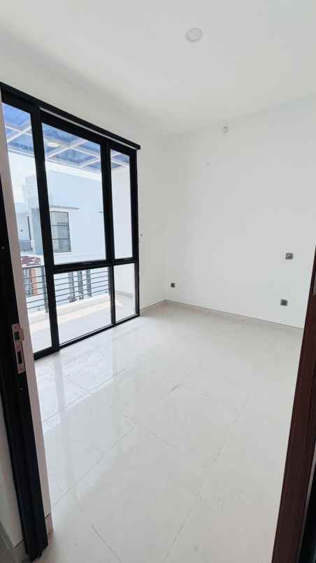 rumah baru 2 lantai di tengah kota jogja