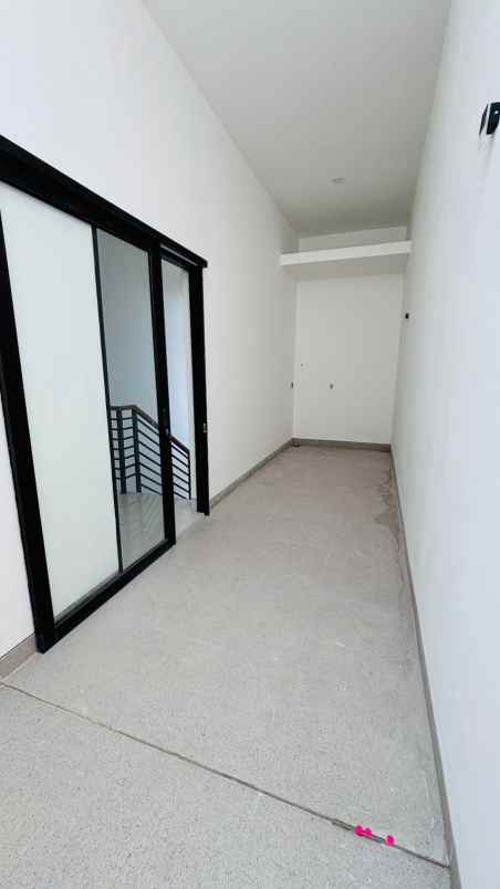 rumah baru 2 lantai di tengah kota jogja