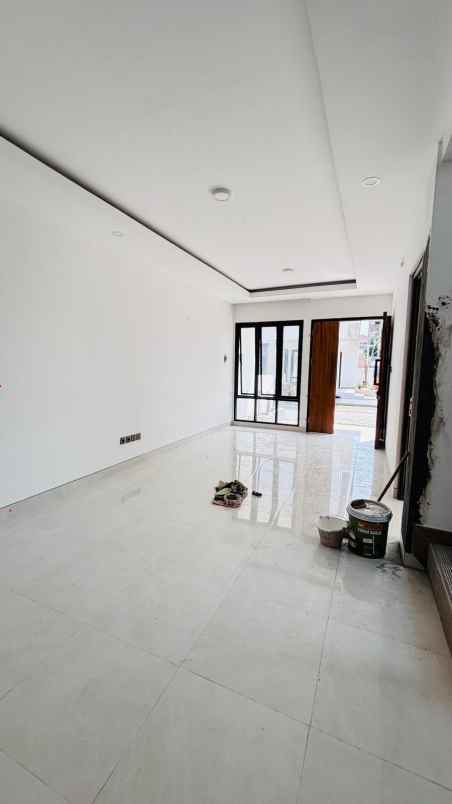 rumah baru 2 lantai di tengah kota jogja
