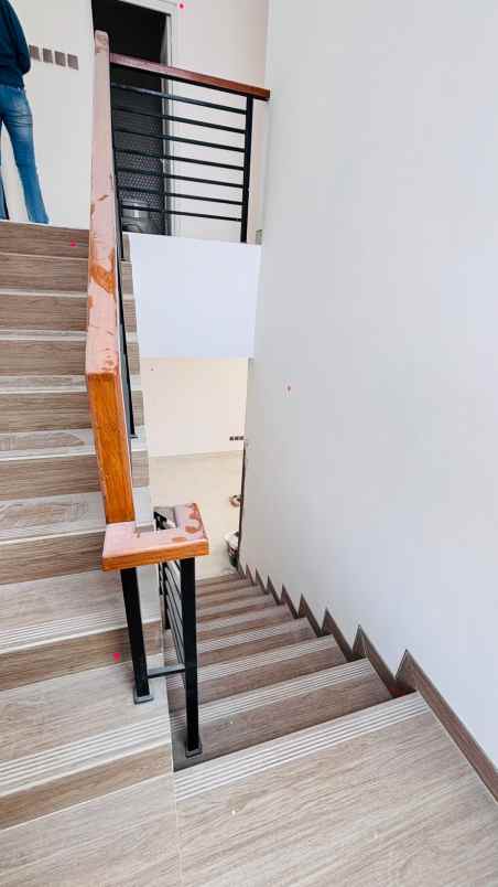 rumah baru 2 lantai di tengah kota jogja