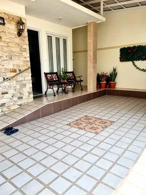 rumah baru 2 lantai siap huni di penggilingan