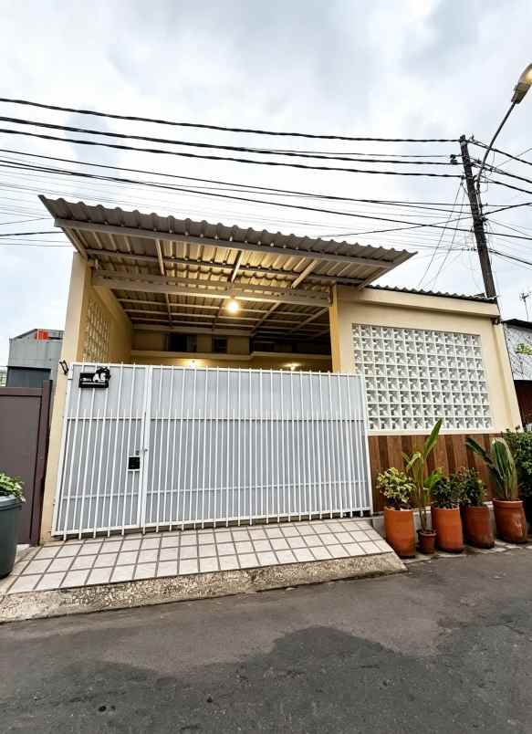rumah baru 2 lantai siap huni di penggilingan