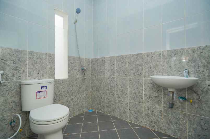 rumah baru dalam komplek di rawalumbu bekasi kota