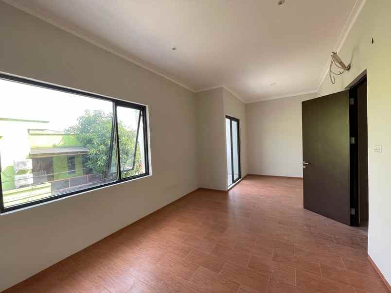 rumah baru di pondok cabe samping kampus ut