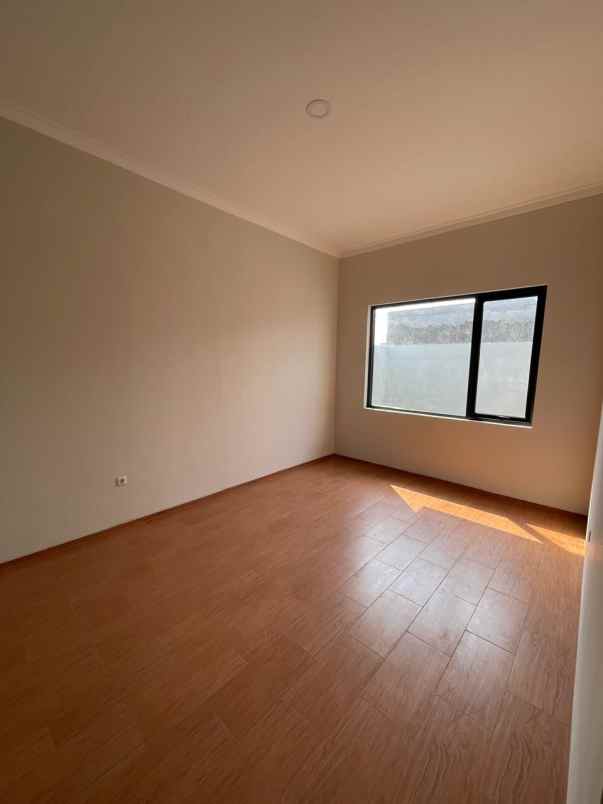 rumah baru di pondok cabe samping kampus ut