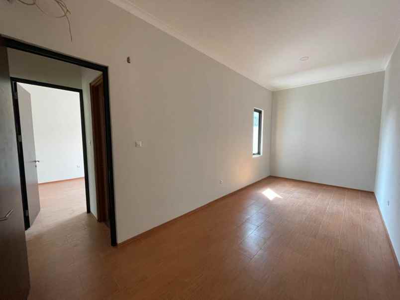 rumah baru di pondok cabe samping kampus ut