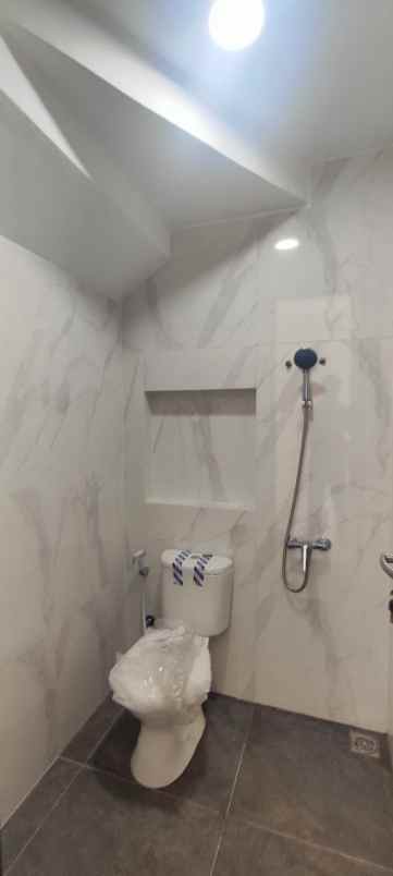 rumah baru nginden intan timur hadap utara