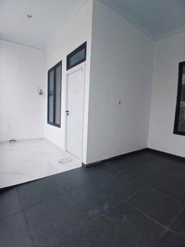 rumah baru siap huni di harapan indah 1 bekasi