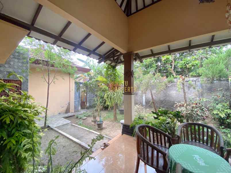 rumah besar bangunan mewah klasik di kota jogja