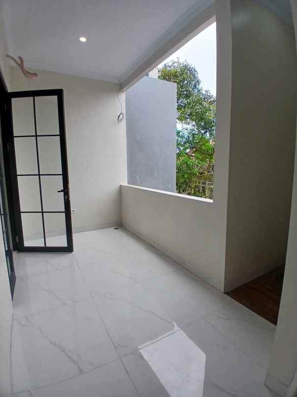 rumah brand new 3 lantai rooftop di jagakarsa jaksel