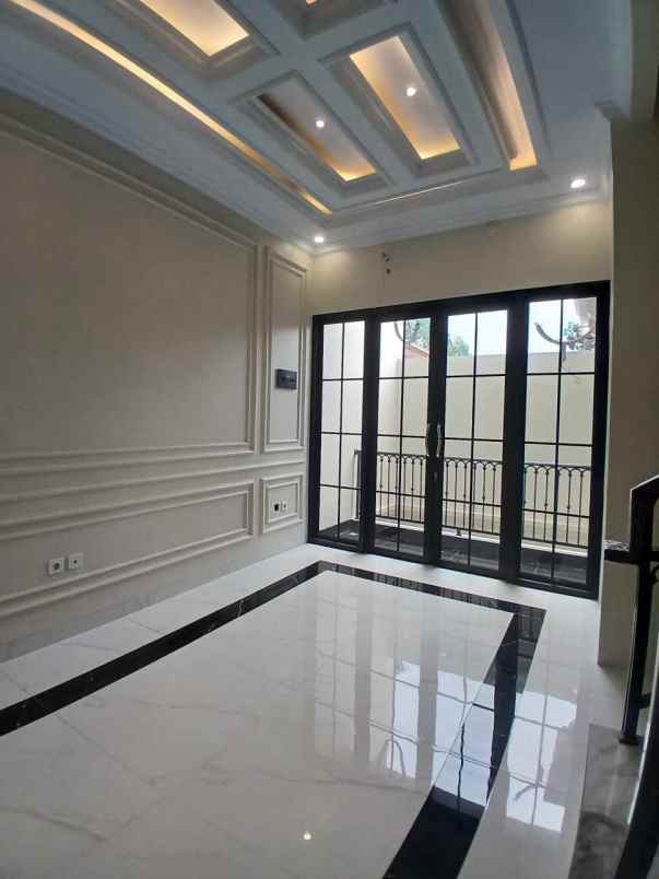 rumah brand new 3 lantai rooftop di jagakarsa jaksel