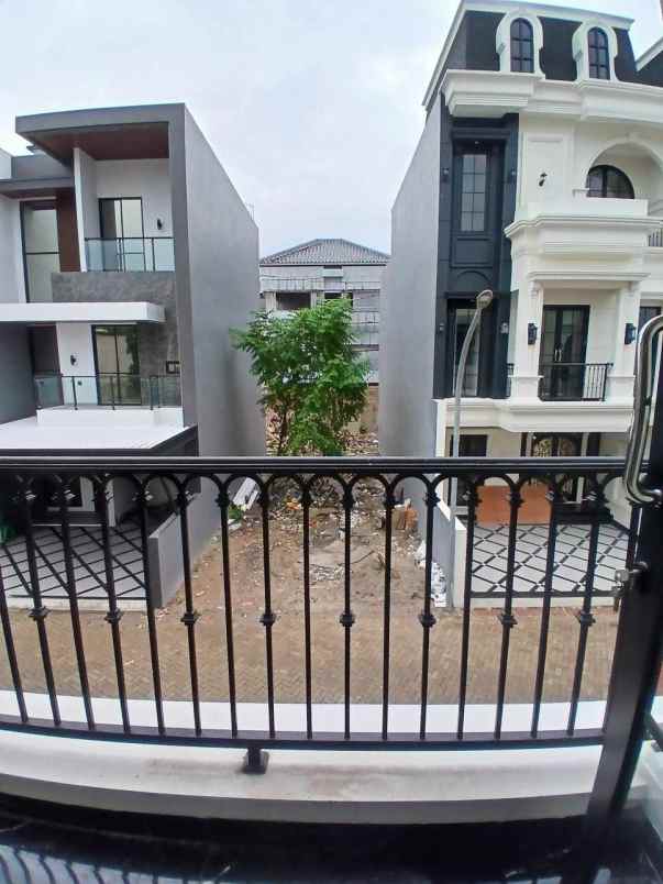 rumah brand new 3 lantai rooftop di jagakarsa jaksel