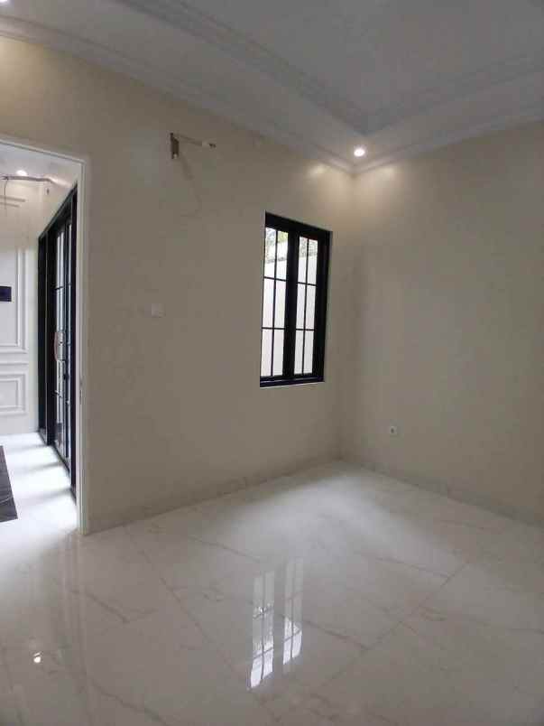 rumah brand new 3 lantai rooftop di jagakarsa jaksel