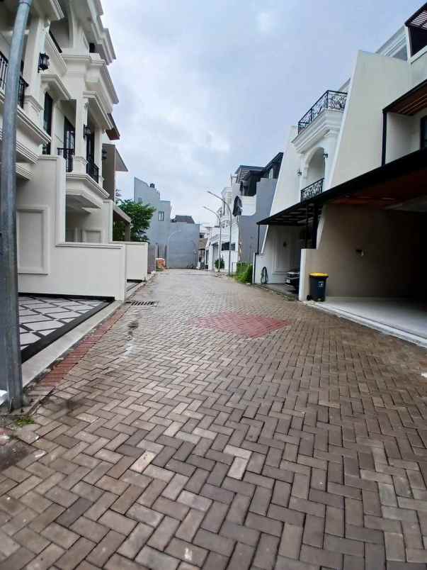rumah brand new 3 lantai rooftop di jagakarsa jaksel