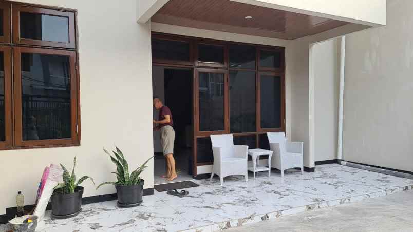 rumah cantik 2 lantai sutorejo prima siap huni