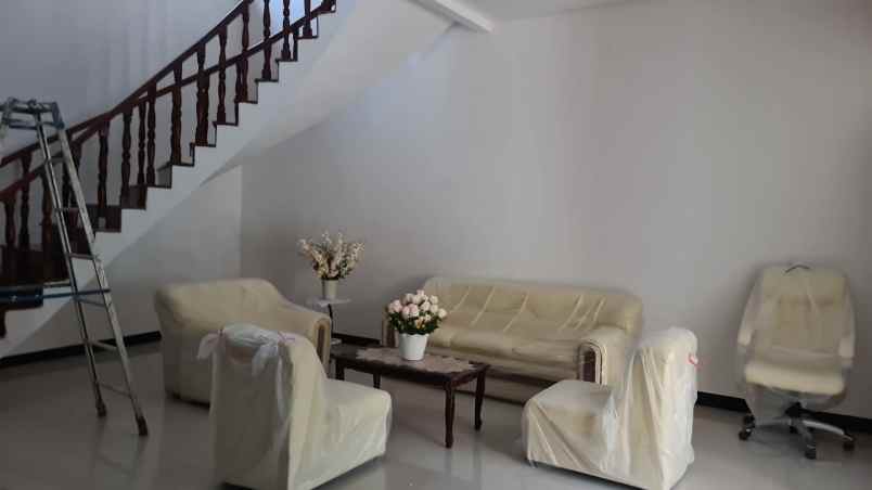 rumah cantik 2 lantai sutorejo prima siap huni