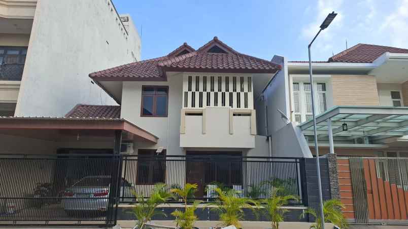 rumah cantik 2 lantai sutorejo prima siap huni