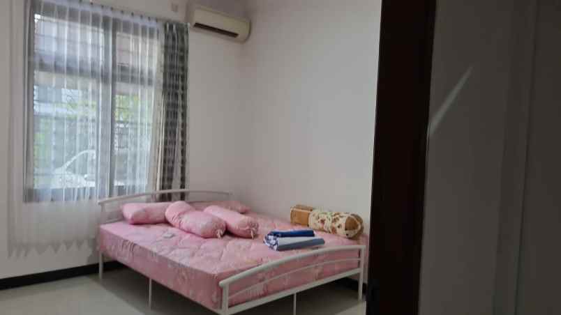 rumah cantik 2 lantai sutorejo prima siap huni