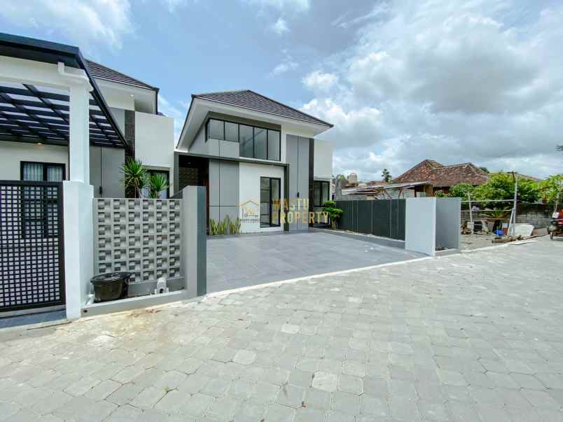 rumah desain mewah tanah luas di ngaglik sleman