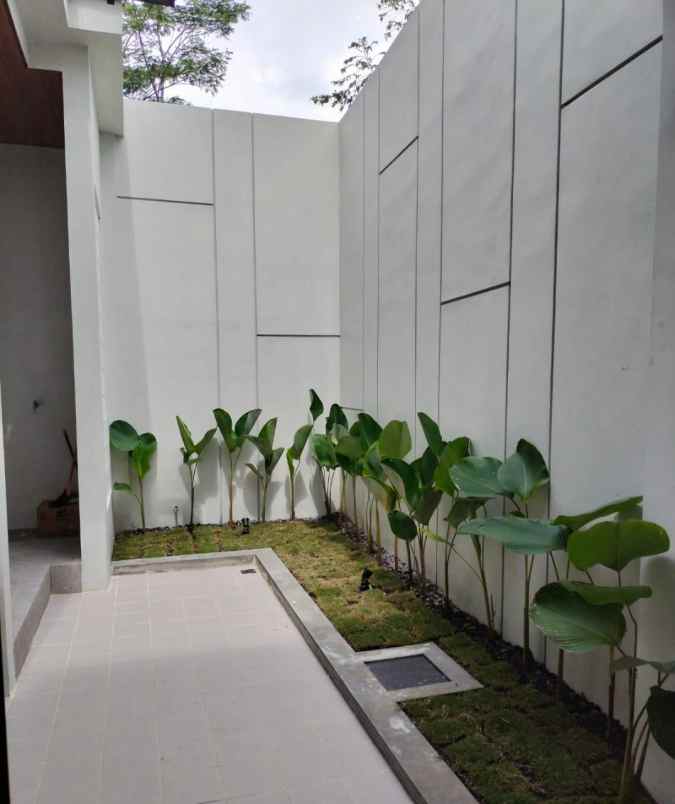 rumah gagah di timur jl kaliurang km 12 5 sleman jogja
