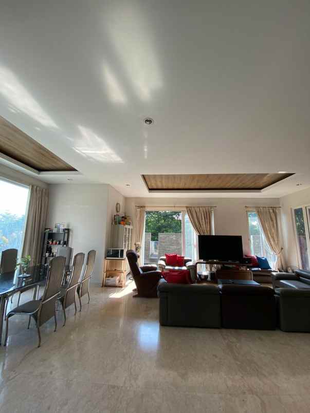 rumah jl puri mutiara raya