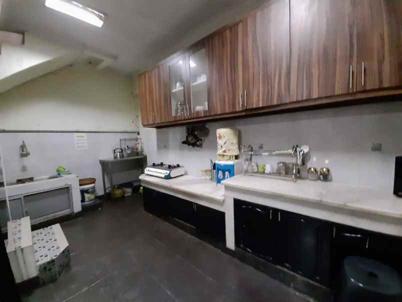 rumah jl raya rawajati timur